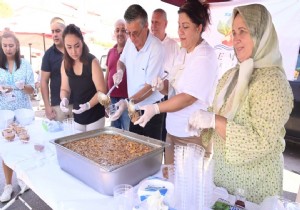 Bakan Topalolu Hemerilerine Aureyi Kendi Elleriyle Datt